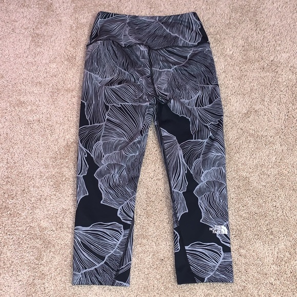 Women’s The North Face Gray Patterned Capri Leggings Medium - Picture 6 of 9